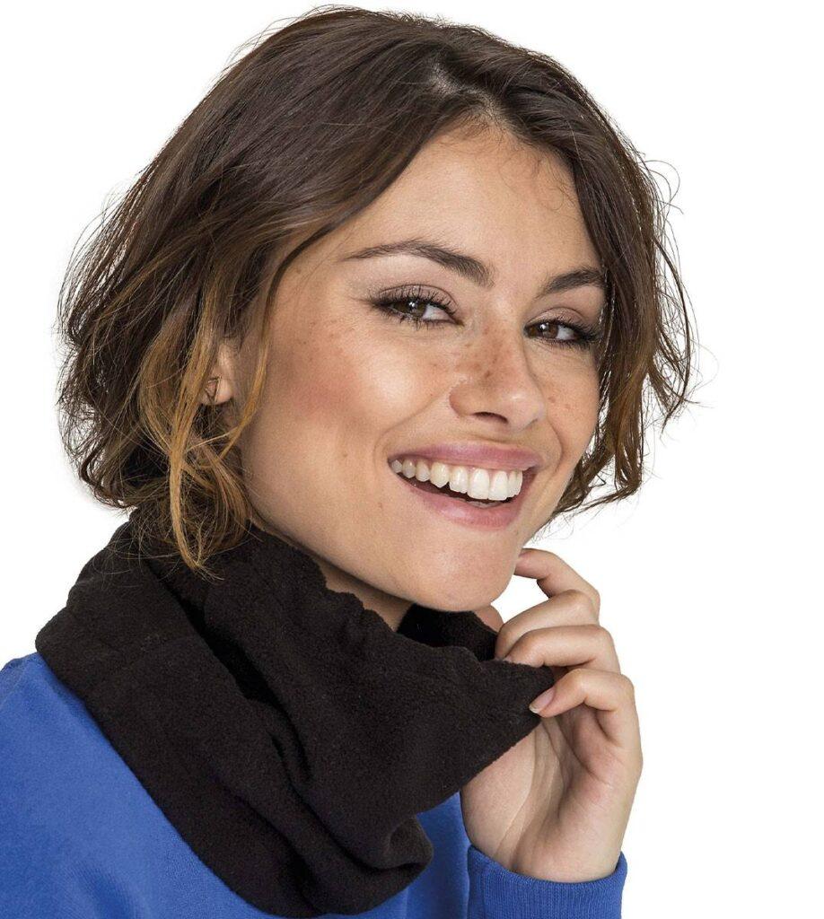 Entdecken Sie raffinierte Akzente und zeitlosen Stil mit unseren hochwertigen textilen Accessoires. Einzigartiges Design für individuellen Flair. Qualitätsmaterialien für elegante Haptik. Perfekt für vielseitige Looks, mit ausgefeilter Vielfalt. Betont Ihre Garderobe mit persönlichem Charme. Mühelose Pflege für den täglichen Gebrauch. Ihr Stil, perfekt ausgedrückt in hochwertigen Krawatten, Schals und mehr.