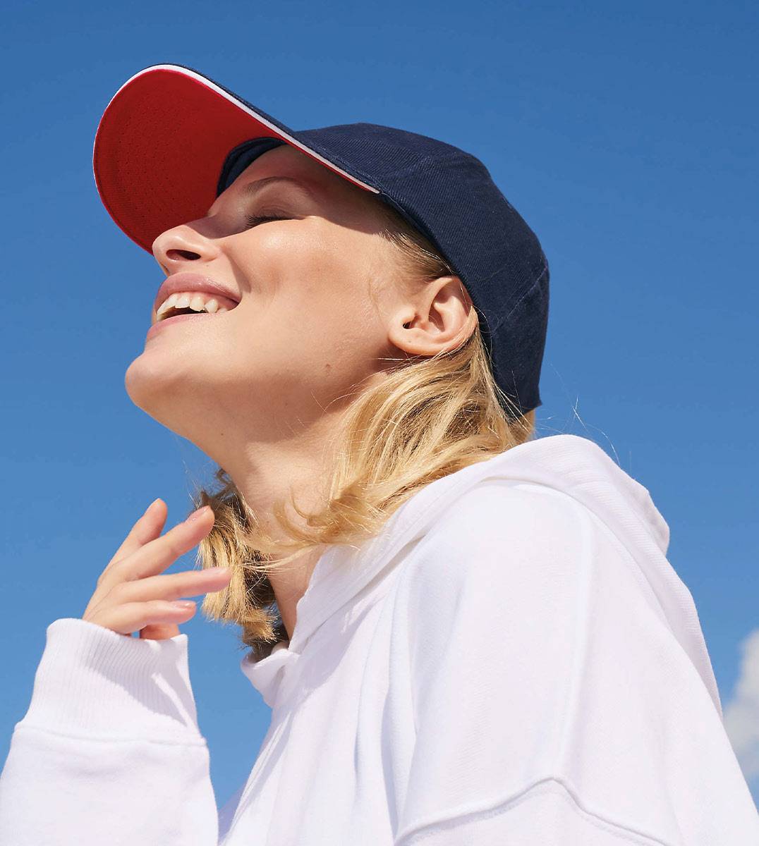 Lässigkeit und Schutz vor Sonne mit unseren hochwertigen Kappen und Hüten. Einzigartiges Design für individuellen Flair. Qualitätsmaterialien für bequemes Tragen. Perfekt für jeden Tag, mit praktischem Nutzen. Betont Ihren Look mit persönlichem Charme. Mühelose Pflege für den täglichen Gebrauch. Ihr Stil, perfekt ausgedrückt in hochwertigen Kappen und Hüten.