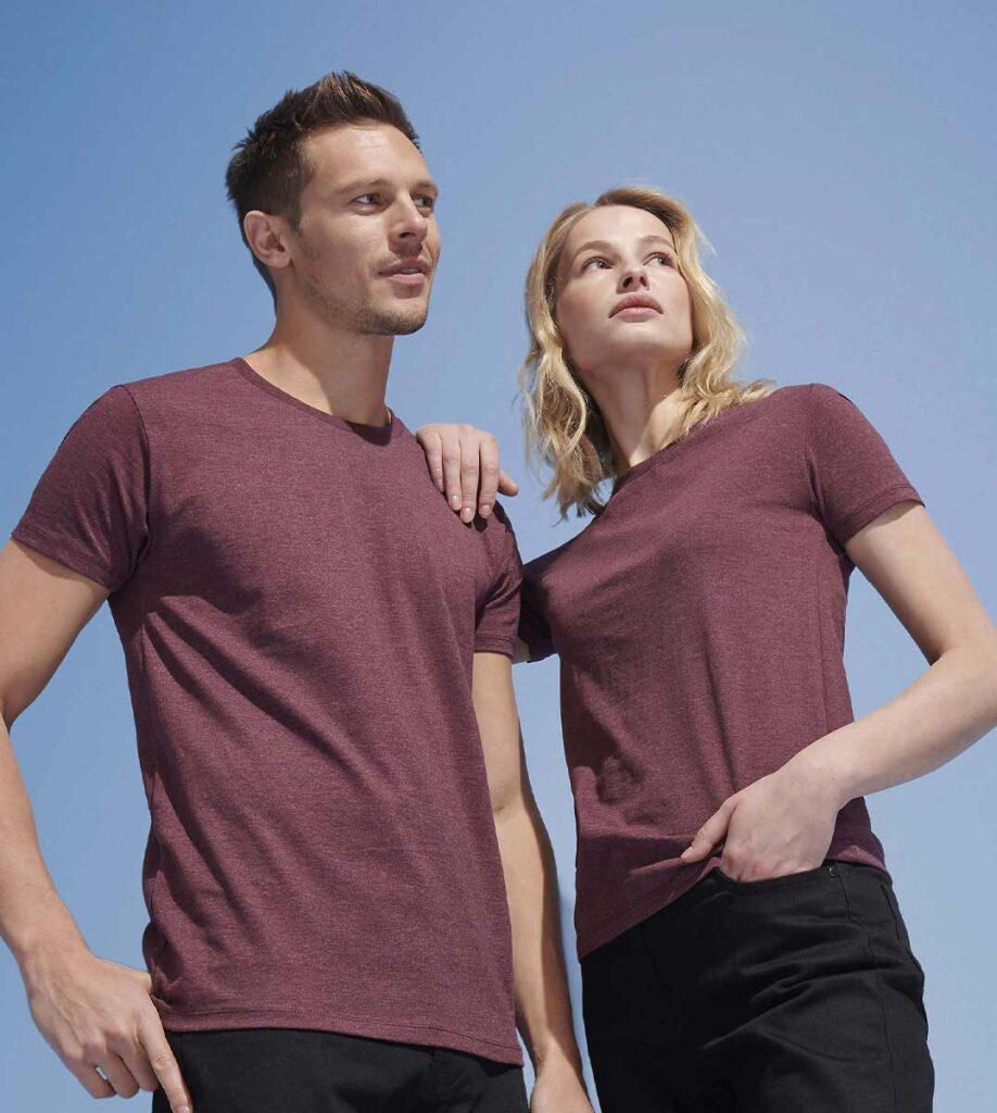 Zeitlose Eleganz und bequemer Tragekomfort – unsere T-Shirts vereinen beides. Stilvoller Ausdruck durch lebendige Farben und einzigartige Designs. Nachhaltig und trendbewusst mit umweltfreundlichen Materialien. Auffällige Grafiken für individuellen Charme. Vielseitig für jeden Anlass, mit Premium-Komfort. Perfekte Passform, betont Ihre Silhouette. Mühelose Pflege für den Alltag. Kreativer Stil auf T-Shirts.