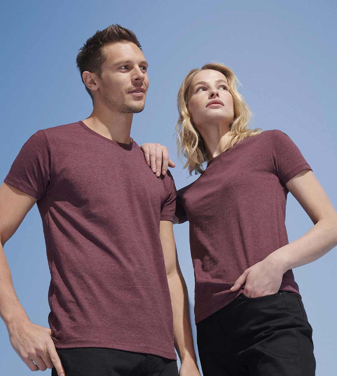 Zeitlose Eleganz und bequemer Tragekomfort – unsere T-Shirts vereinen beides. Stilvoller Ausdruck durch lebendige Farben und einzigartige Designs. Nachhaltig und trendbewusst mit umweltfreundlichen Materialien. Auffällige Grafiken für individuellen Charme. Vielseitig für jeden Anlass, mit Premium-Komfort. Perfekte Passform, betont Ihre Silhouette. Mühelose Pflege für den Alltag. Kreativer Stil auf T-Shirts.