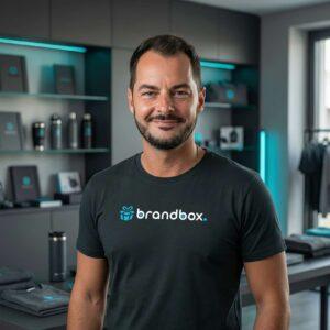 Daniel Brannekämper, Inhaber von Brandbox Promotion in Koblenz, Experte für Merchandising und Werbeartikel.